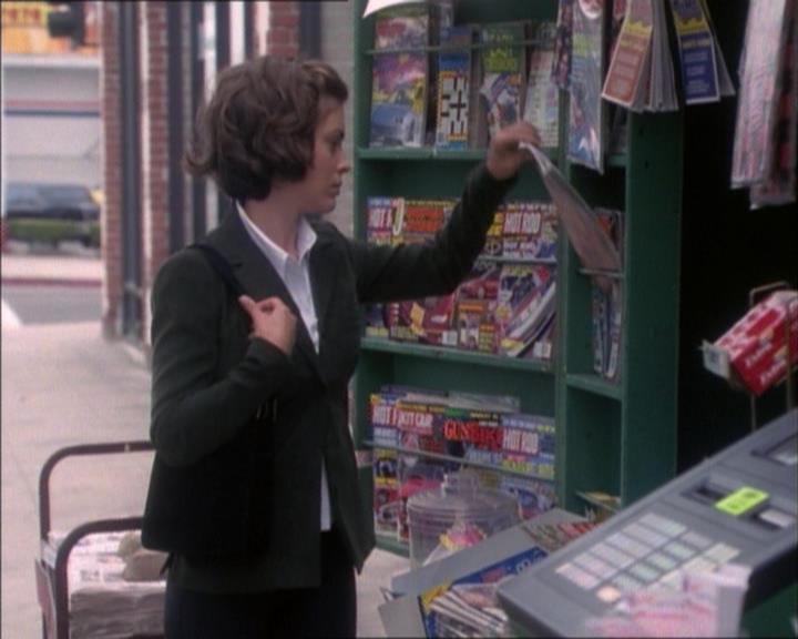 Charmed-Online_dot_net-1x02IveGotYouUnderMySkin1092.jpg