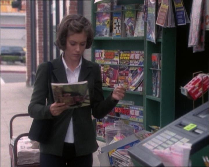 Charmed-Online_dot_net-1x02IveGotYouUnderMySkin1093.jpg