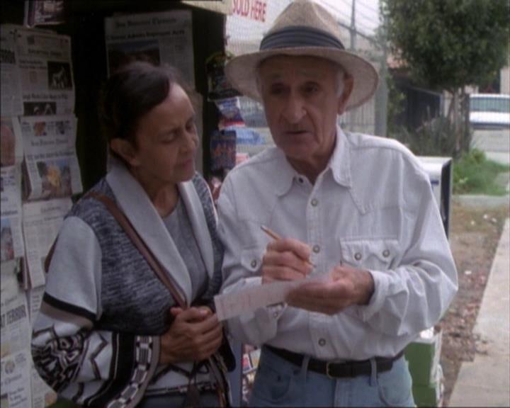 Charmed-Online_dot_net-1x02IveGotYouUnderMySkin1102.jpg