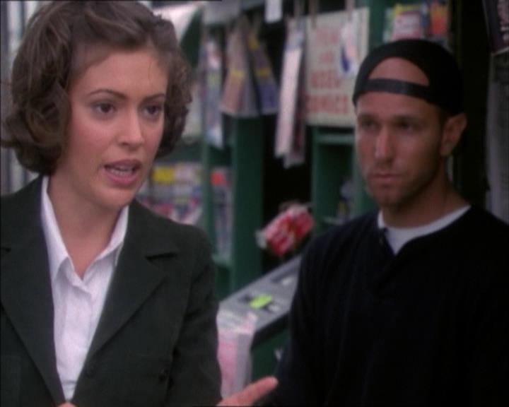 Charmed-Online_dot_net-1x02IveGotYouUnderMySkin1129.jpg