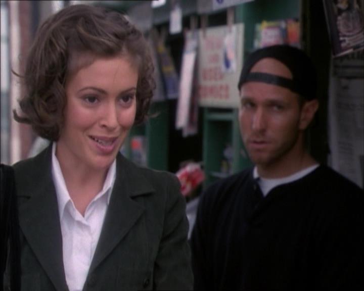 Charmed-Online_dot_net-1x02IveGotYouUnderMySkin1133.jpg