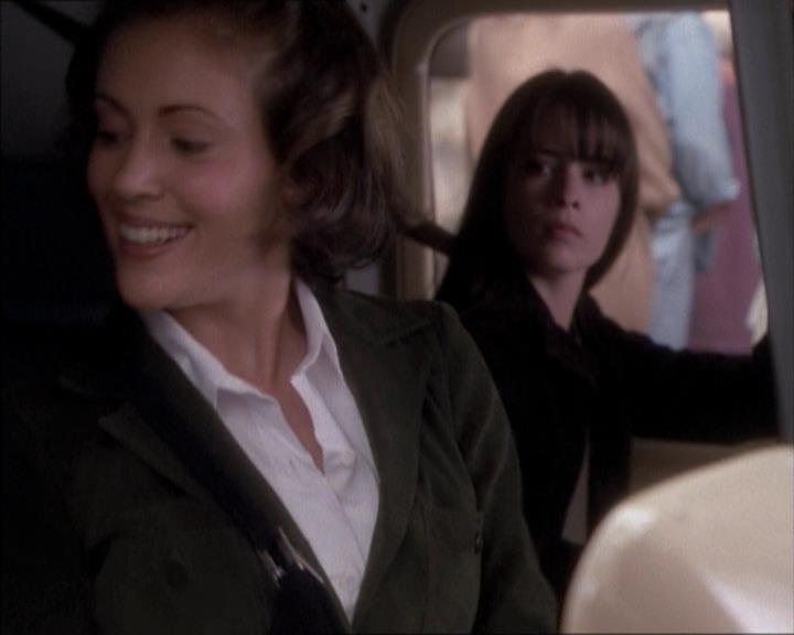 Charmed-Online_dot_net-1x02IveGotYouUnderMySkin1148.jpg Charmed-Online_dot_net-1x02IveGotYouUnderMySkin1148.jpg