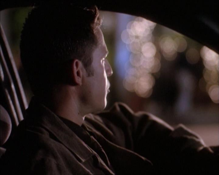 Charmed-Online_dot_net-1x02IveGotYouUnderMySkin1172.jpg
