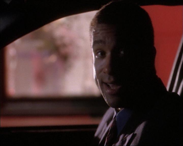 Charmed-Online_dot_net-1x02IveGotYouUnderMySkin1174.jpg