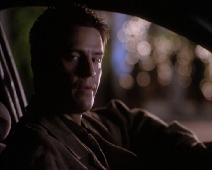 Charmed-Online_dot_net-1x02IveGotYouUnderMySkin1176.jpg