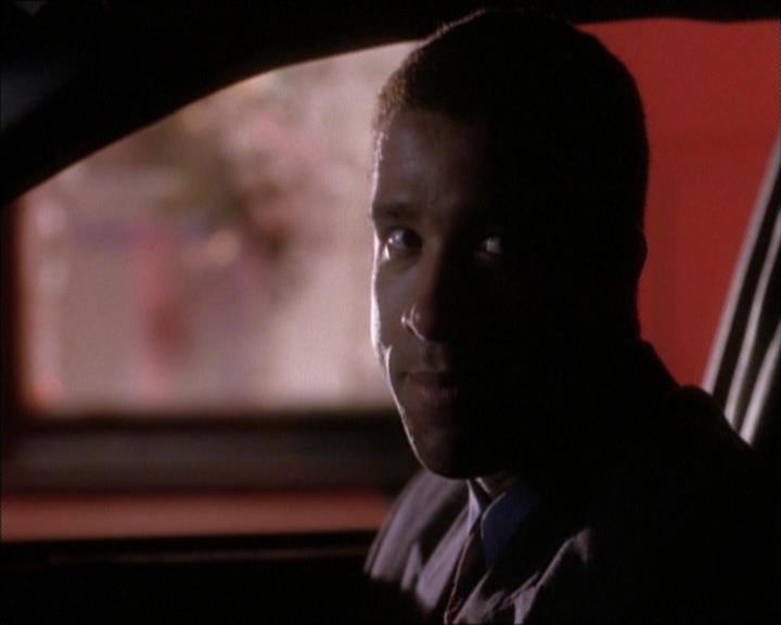 Charmed-Online_dot_net-1x02IveGotYouUnderMySkin1196.jpg