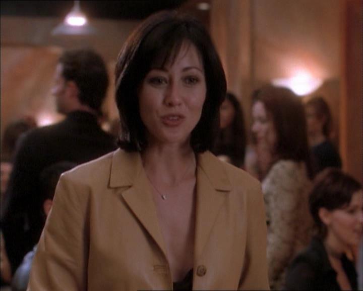 Charmed-Online_dot_net-1x02IveGotYouUnderMySkin1281.jpg