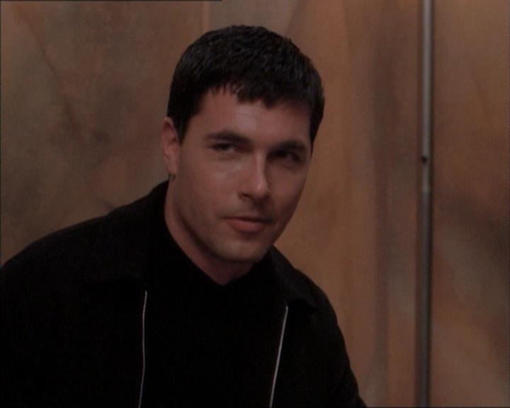 Charmed-Online_dot_net-1x02IveGotYouUnderMySkin1288.jpg