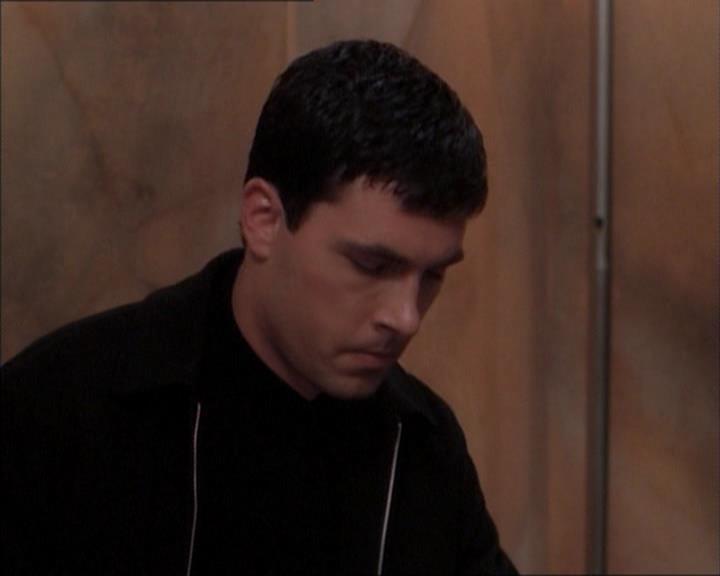 Charmed-Online_dot_net-1x02IveGotYouUnderMySkin1289.jpg