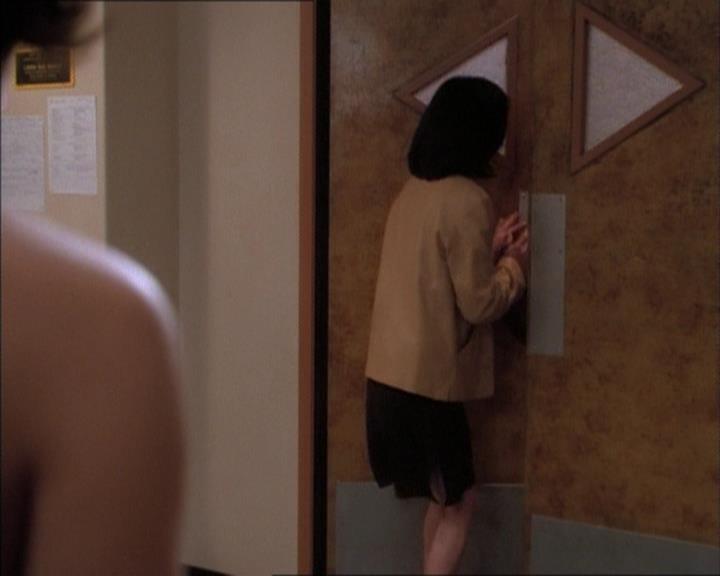 Charmed-Online_dot_net-1x02IveGotYouUnderMySkin1346.jpg