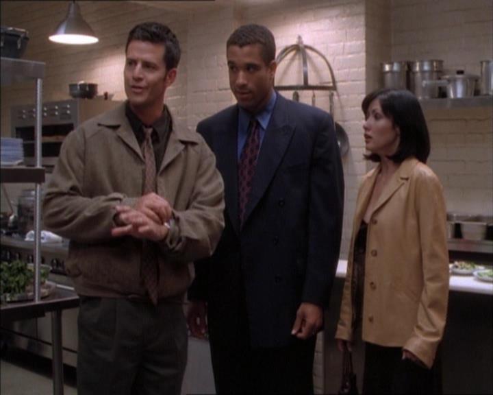 Charmed-Online_dot_net-1x02IveGotYouUnderMySkin1399.jpg