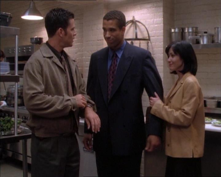 Charmed-Online_dot_net-1x02IveGotYouUnderMySkin1402.jpg
