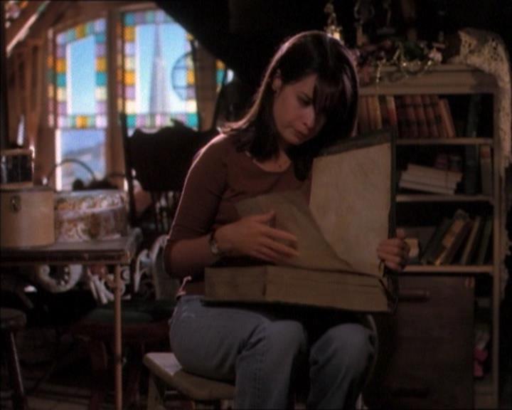 Charmed-Online_dot_net-1x02IveGotYouUnderMySkin1423.jpg