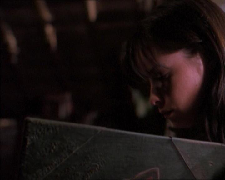 Charmed-Online_dot_net-1x02IveGotYouUnderMySkin1442.jpg Charmed-Online_dot_net-1x02IveGotYouUnderMySkin1442.jpg