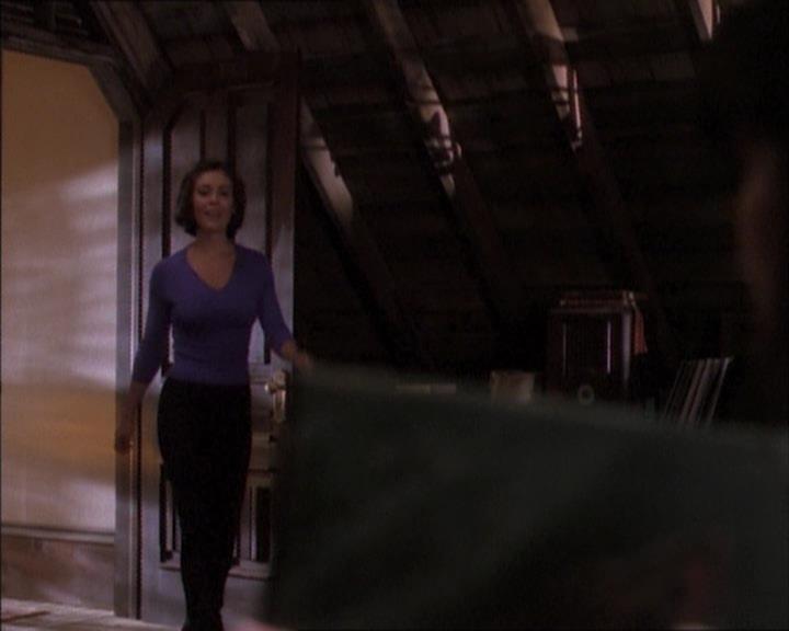 Charmed-Online_dot_net-1x02IveGotYouUnderMySkin1445.jpg