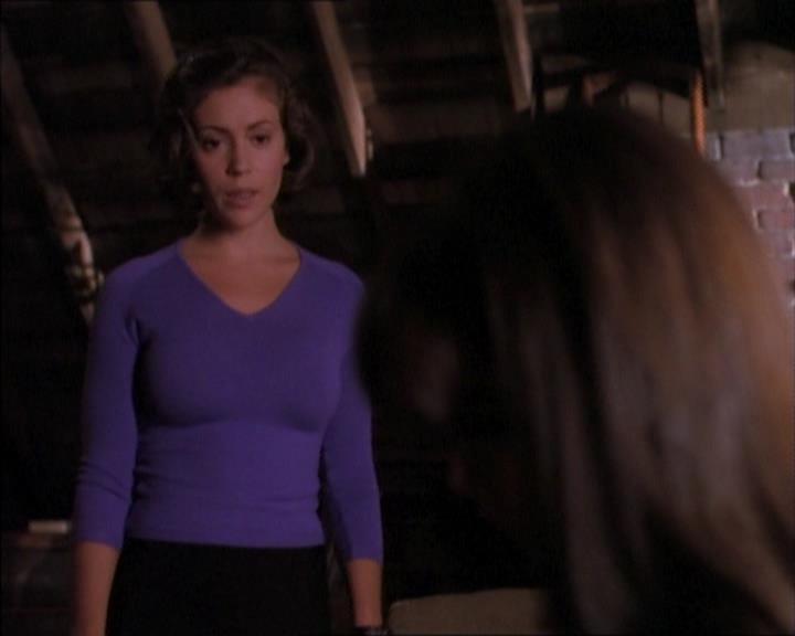 Charmed-Online_dot_net-1x02IveGotYouUnderMySkin1451.jpg