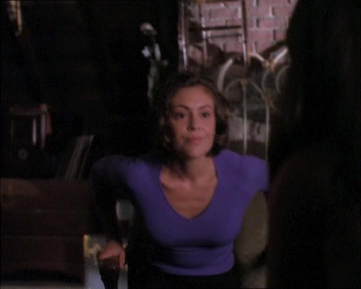Charmed-Online_dot_net-1x02IveGotYouUnderMySkin1459.jpg