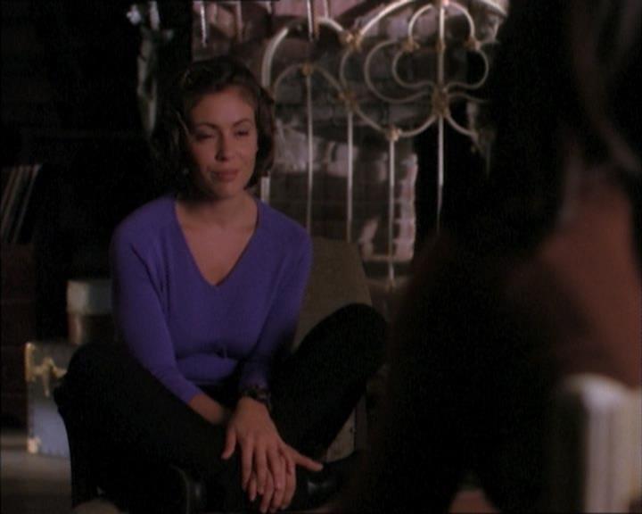 Charmed-Online_dot_net-1x02IveGotYouUnderMySkin1468.jpg