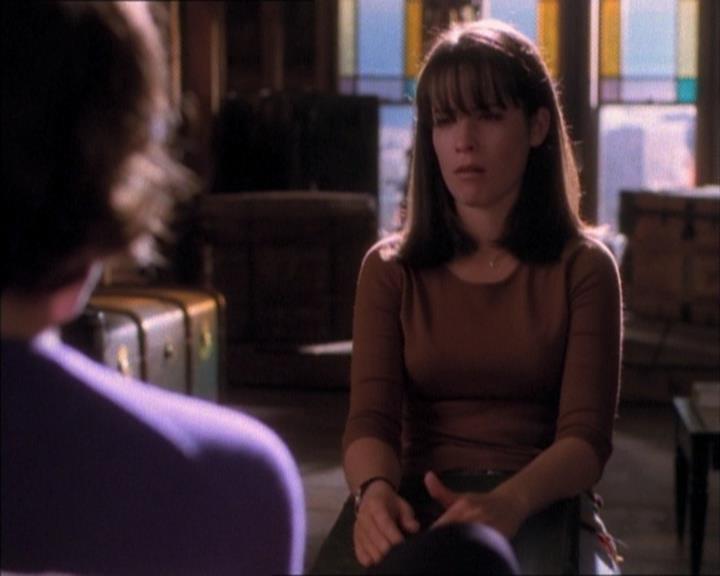 Charmed-Online_dot_net-1x02IveGotYouUnderMySkin1478.jpg