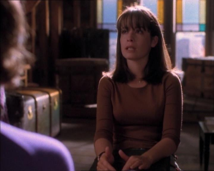 Charmed-Online_dot_net-1x02IveGotYouUnderMySkin1482.jpg