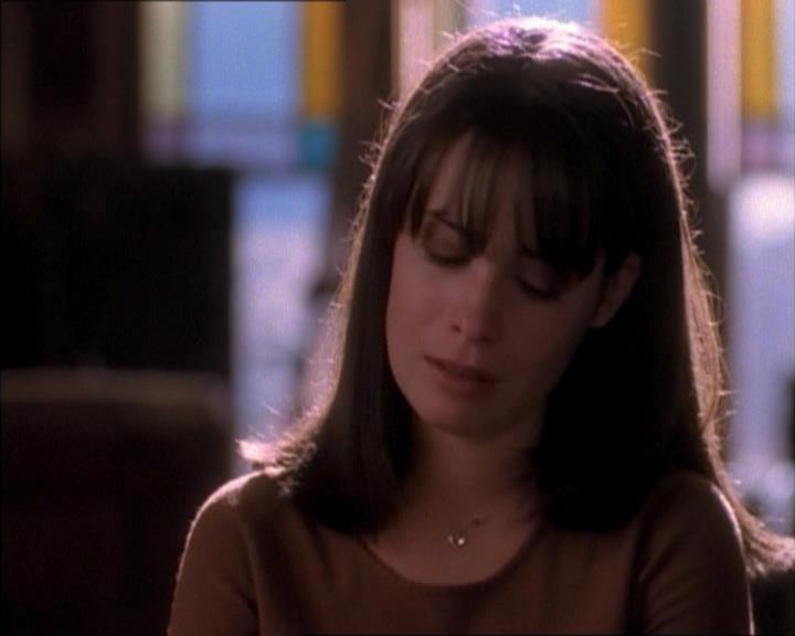 Charmed-Online_dot_net-1x02IveGotYouUnderMySkin1541.jpg