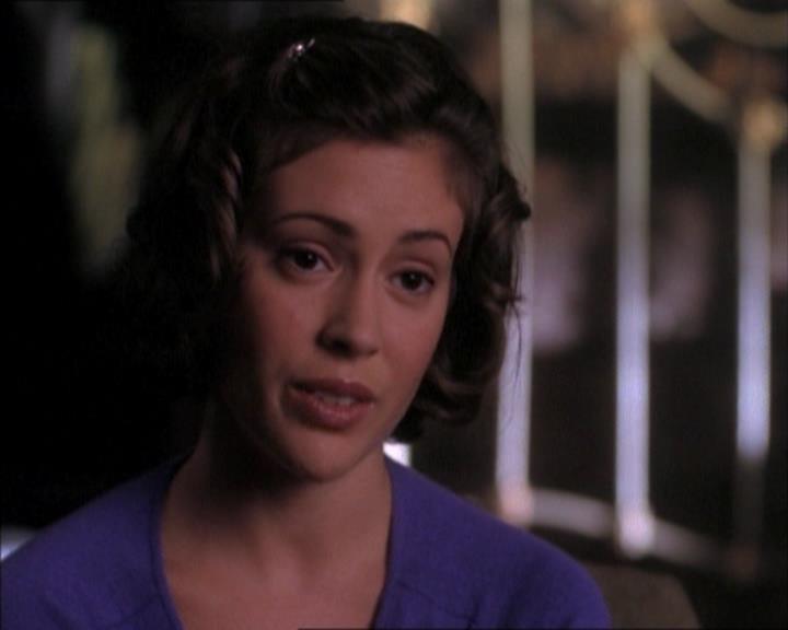Charmed-Online_dot_net-1x02IveGotYouUnderMySkin1576.jpg