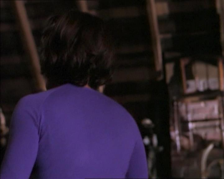 Charmed-Online_dot_net-1x02IveGotYouUnderMySkin1591.jpg