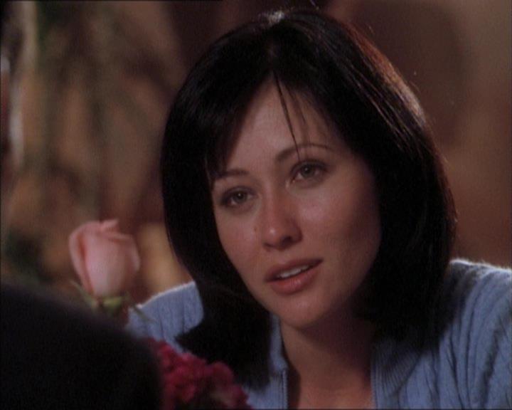 Charmed-Online_dot_net-1x02IveGotYouUnderMySkin1700.jpg