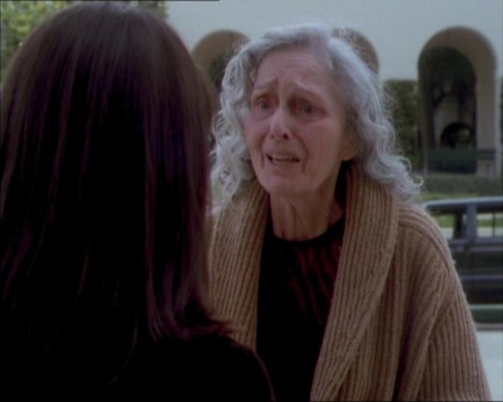 Charmed-Online_dot_net-1x02IveGotYouUnderMySkin1831.jpg