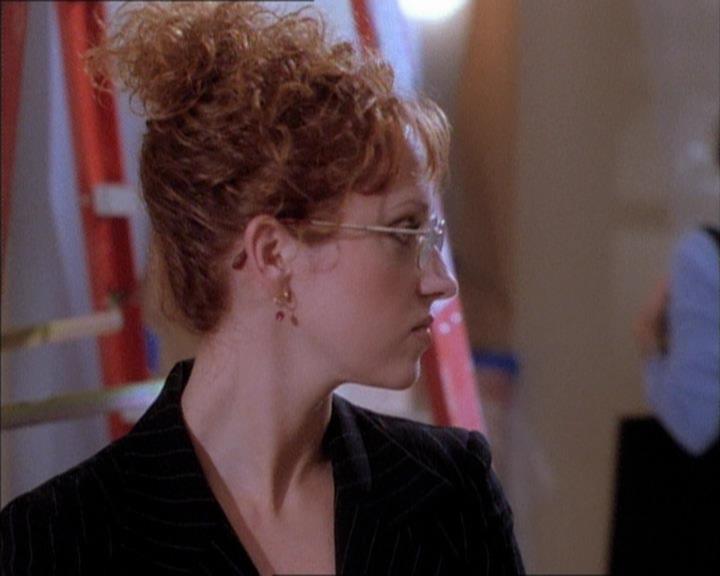Charmed-Online_dot_net-1x02IveGotYouUnderMySkin1931.jpg