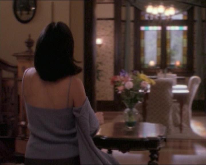 Charmed-Online_dot_net-1x02IveGotYouUnderMySkin1947.jpg