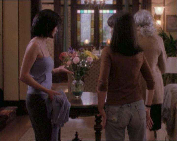 Charmed-Online_dot_net-1x02IveGotYouUnderMySkin1959.jpg