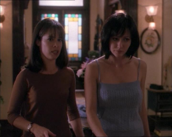 Charmed-Online_dot_net-1x02IveGotYouUnderMySkin1963.jpg