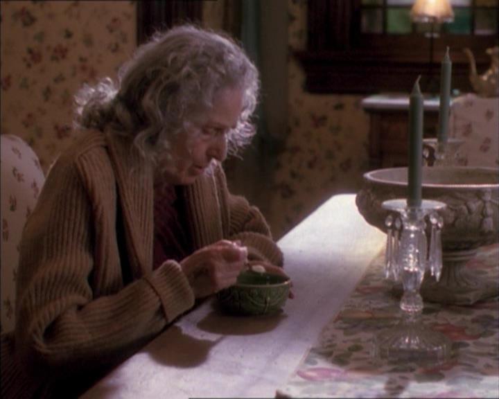 Charmed-Online_dot_net-1x02IveGotYouUnderMySkin1971.jpg