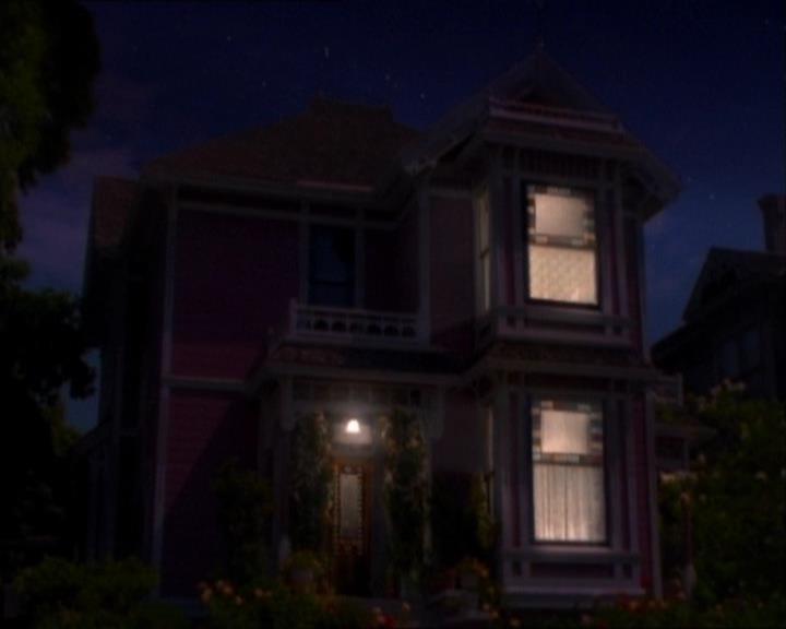 Charmed-Online_dot_net-1x02IveGotYouUnderMySkin2026.jpg