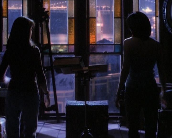 Charmed-Online_dot_net-1x02IveGotYouUnderMySkin2028.jpg