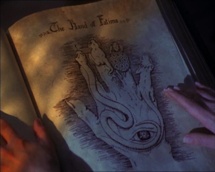 Charmed-Online_dot_net-1x02IveGotYouUnderMySkin2049.jpg