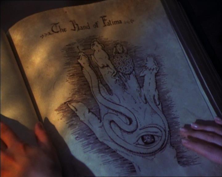 Charmed-Online_dot_net-1x02IveGotYouUnderMySkin2050.jpg