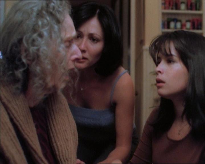 Charmed-Online_dot_net-1x02IveGotYouUnderMySkin2078.jpg