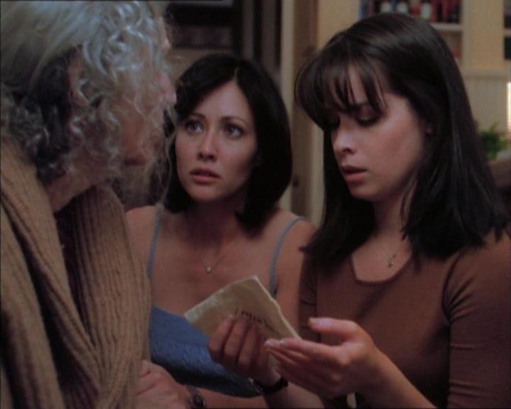 Charmed-Online_dot_net-1x02IveGotYouUnderMySkin2091.jpg Charmed-Online_dot_net-1x02IveGotYouUnderMySkin2091.jpg