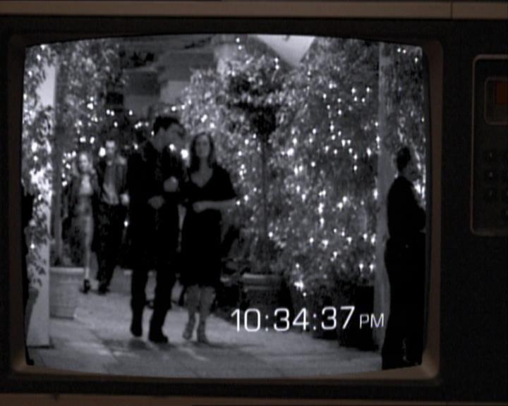 Charmed-Online_dot_net-1x02IveGotYouUnderMySkin2096.jpg
