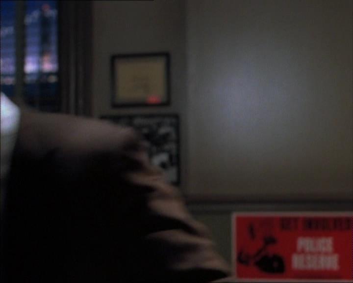 Charmed-Online_dot_net-1x02IveGotYouUnderMySkin2106.jpg