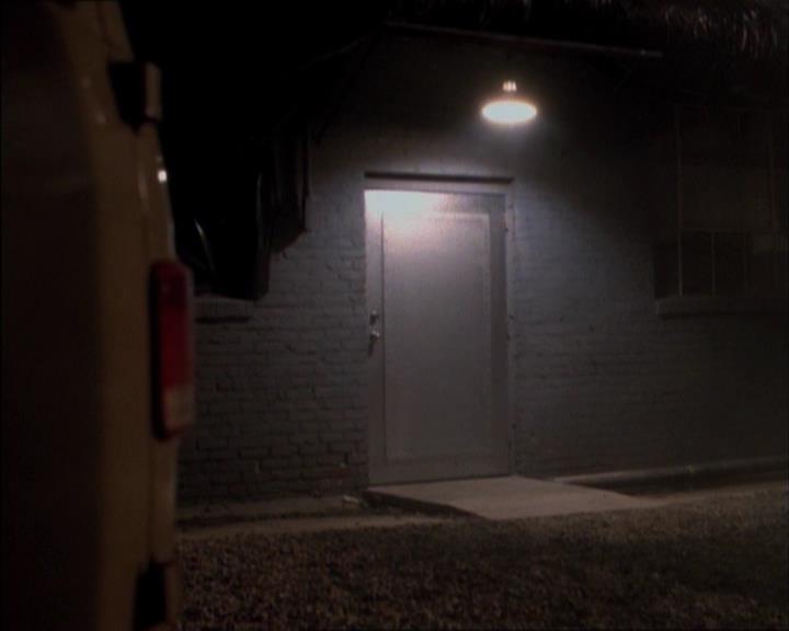 Charmed-Online_dot_net-1x02IveGotYouUnderMySkin2110.jpg