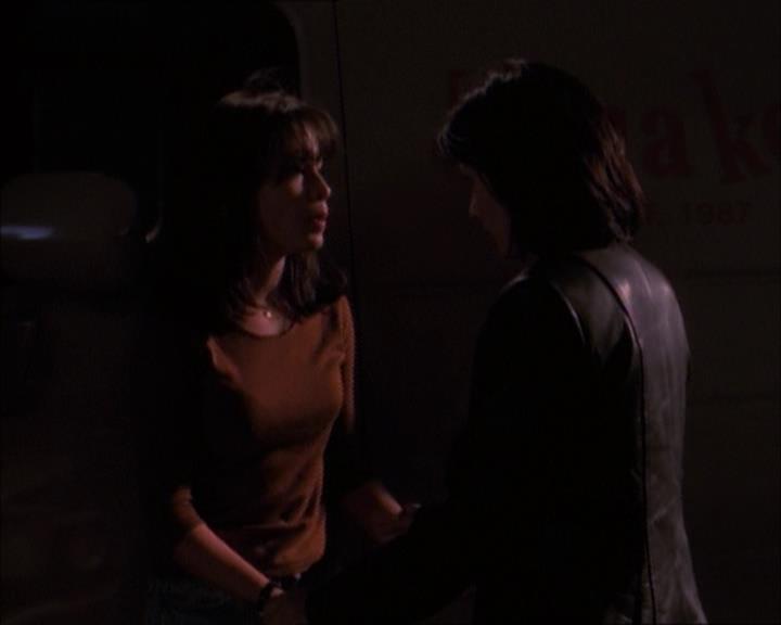 Charmed-Online_dot_net-1x02IveGotYouUnderMySkin2139.jpg
