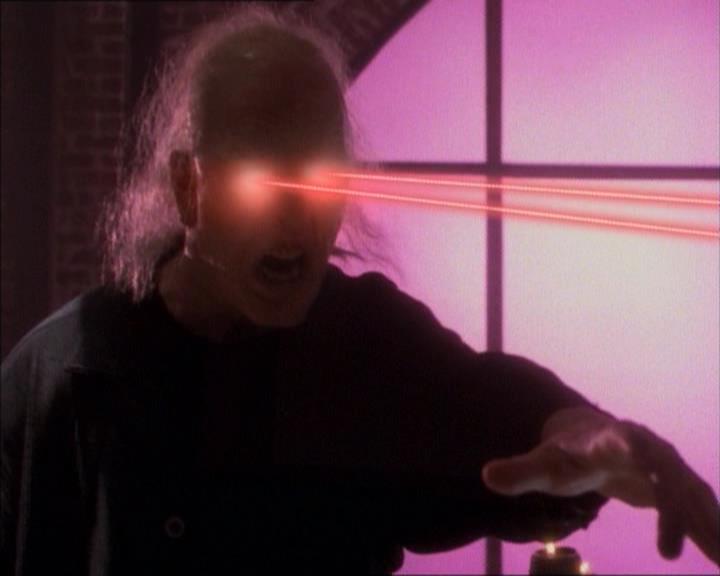 Charmed-Online_dot_net-1x02IveGotYouUnderMySkin2162.jpg