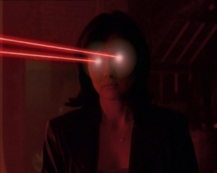 Charmed-Online_dot_net-1x02IveGotYouUnderMySkin2168.jpg