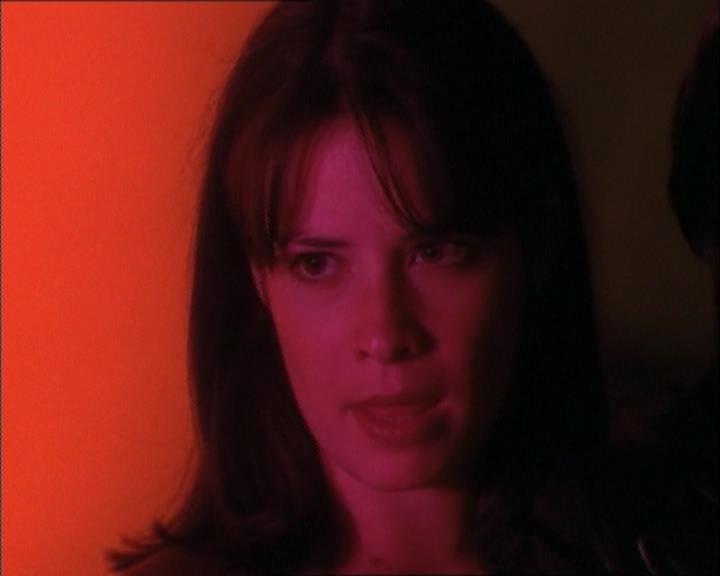 Charmed-Online_dot_net-1x02IveGotYouUnderMySkin2196.jpg