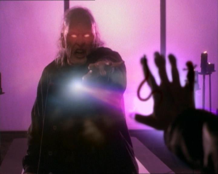 Charmed-Online_dot_net-1x02IveGotYouUnderMySkin2200.jpg Charmed-Online_dot_net-1x02IveGotYouUnderMySkin2200.jpg