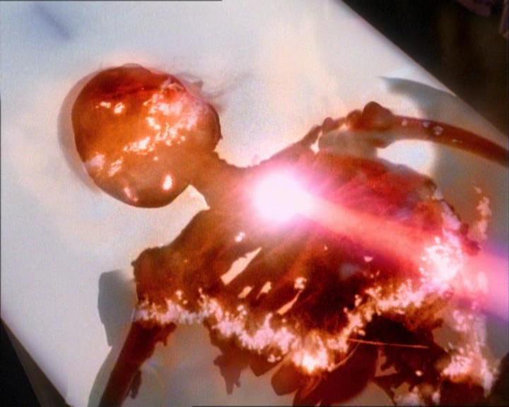 Charmed-Online_dot_net-1x02IveGotYouUnderMySkin2205.jpg Charmed-Online_dot_net-1x02IveGotYouUnderMySkin2205.jpg