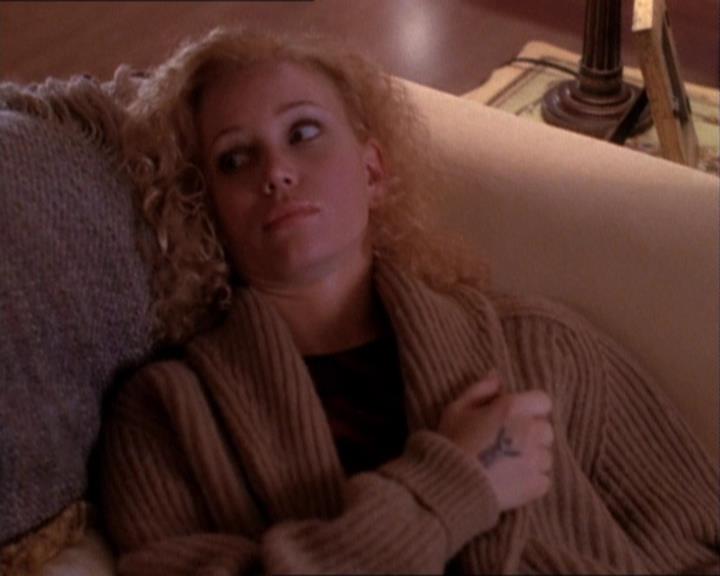 Charmed-Online_dot_net-1x02IveGotYouUnderMySkin2230.jpg Charmed-Online_dot_net-1x02IveGotYouUnderMySkin2230.jpg